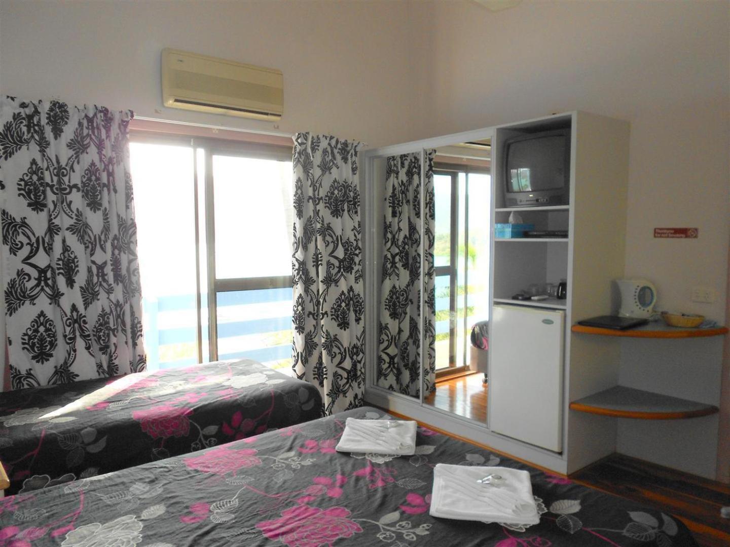 Coral Point 3*